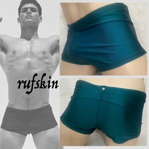 Ruskin Swim / Gym Shorts Medium 30-32" waist 2.5" inseam Gently worn 80% nylon